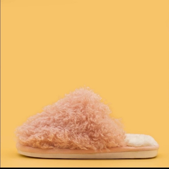Pink Fuzzy slippers - Picture 2 of 6